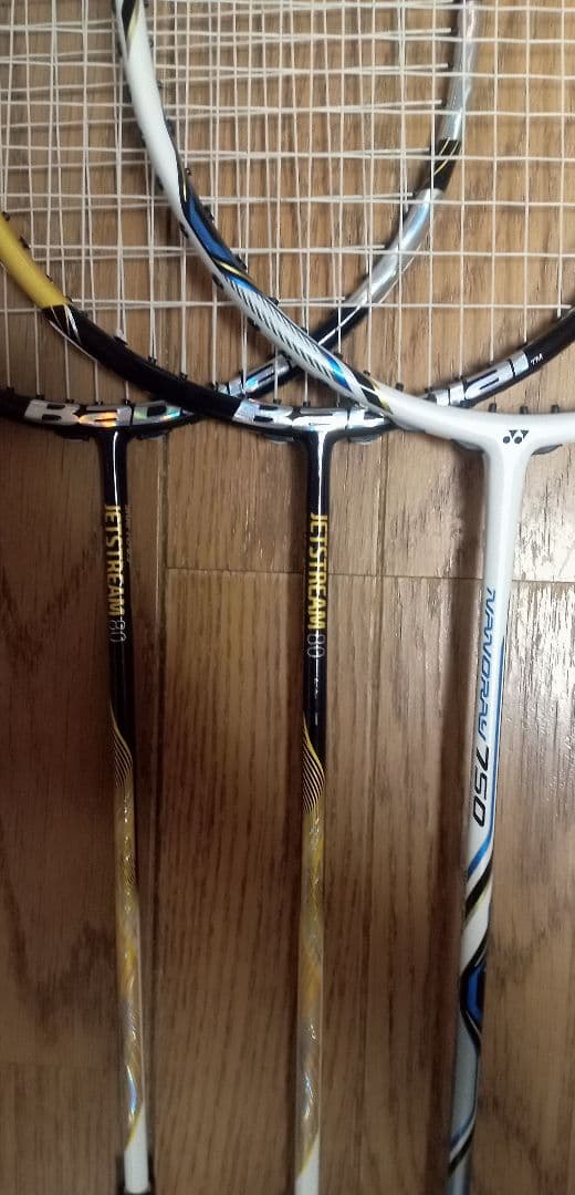 バドミントンラケット ２本セット