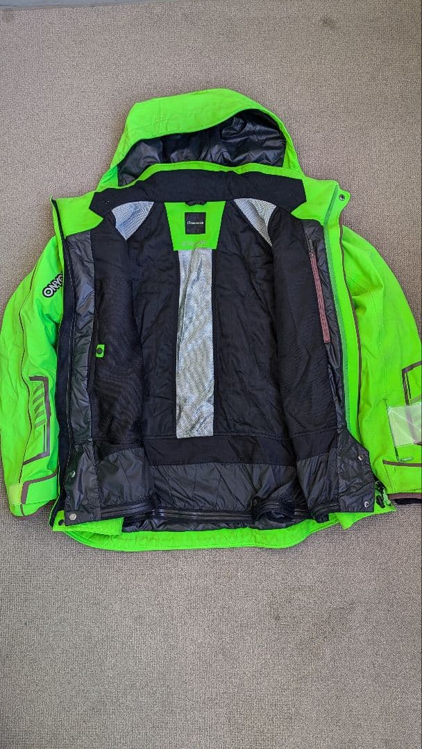 2021-2022年ONYONEスキーウェア上下セット（ジャケット・パンツ）