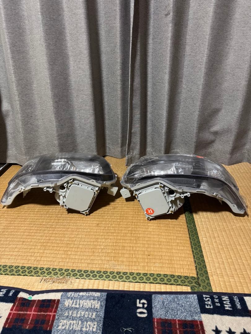 年末最終ハイエースバン3型用　社外ヘッドライトユニット左右　純正HID用　送料込