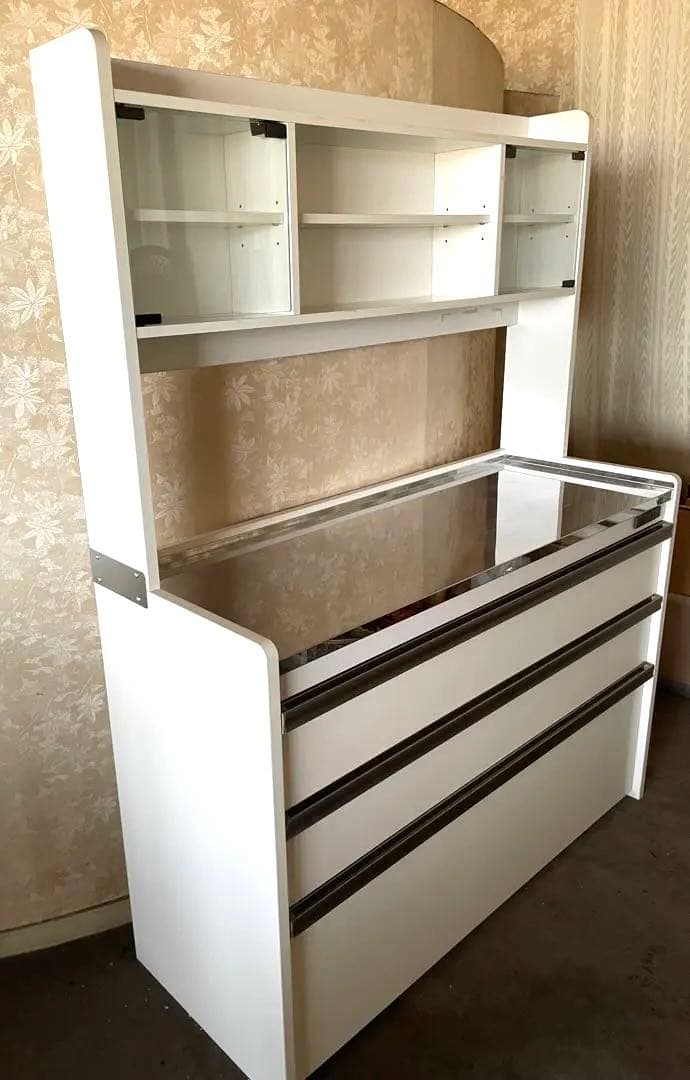 ホワイト木製キッチンカウンター 左右ガラス棚付き