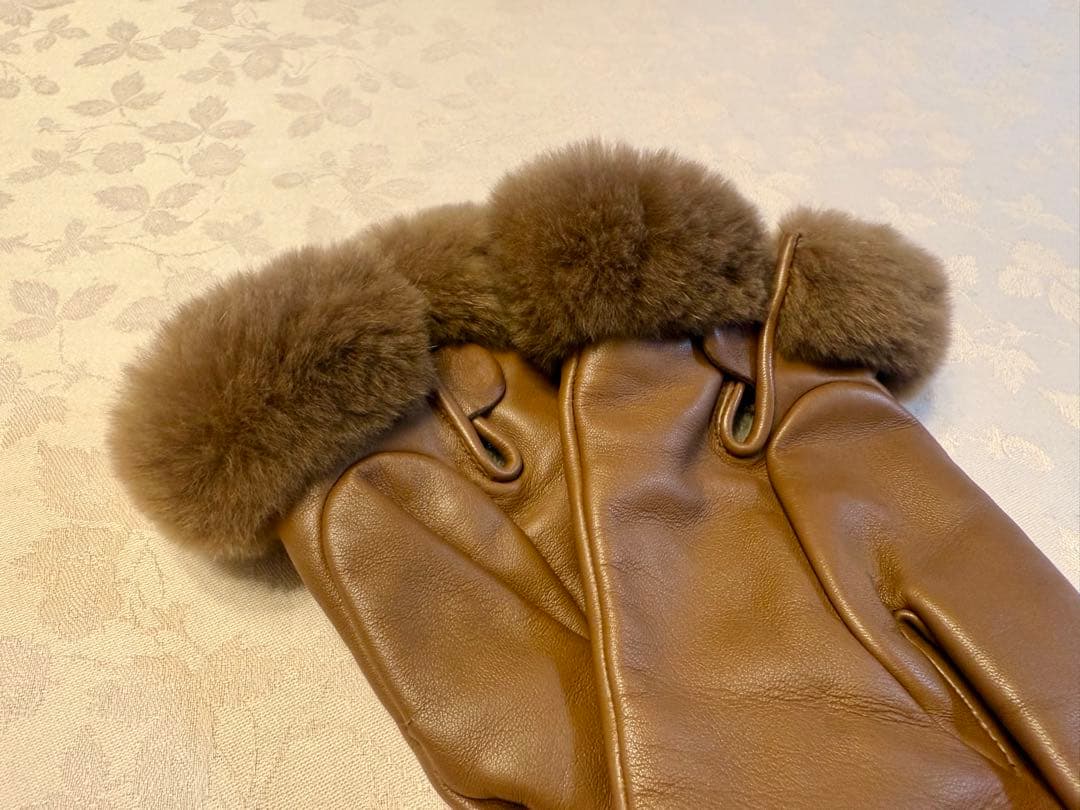 エルメス HERMES 手袋 ケリー カデナチャームラムスキン（羊革） グローブ