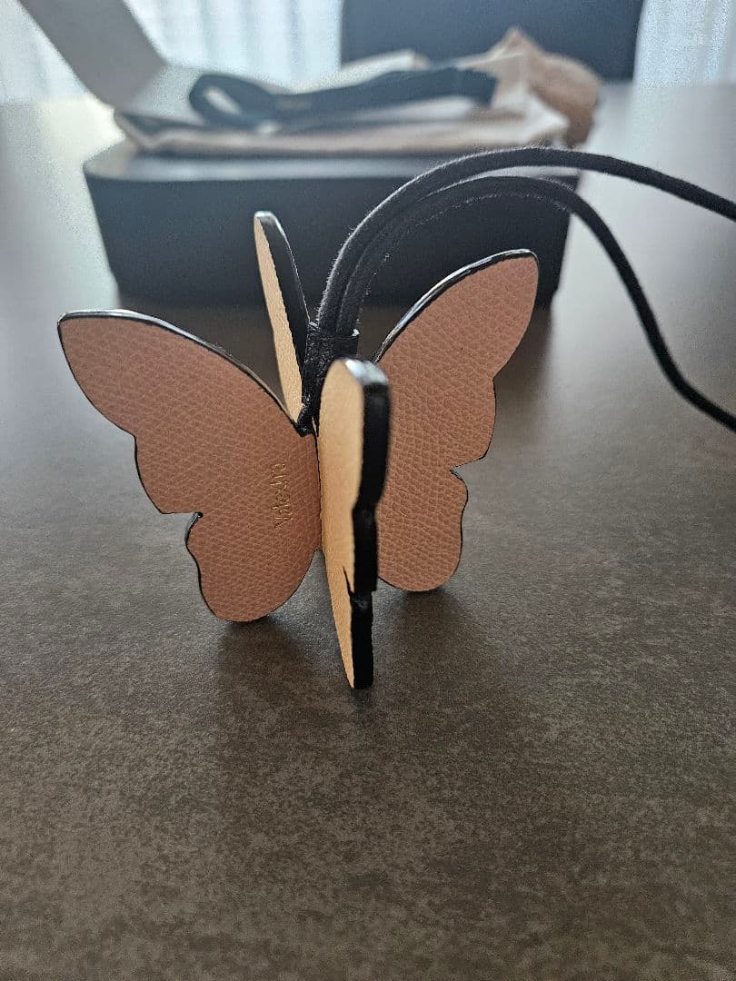 ヴァレクストラ　バタフライチャーム　ソフトカーフスキン