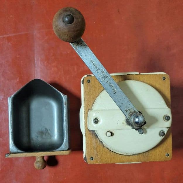 Peugeot 手挽きコーヒーミル アイボリー