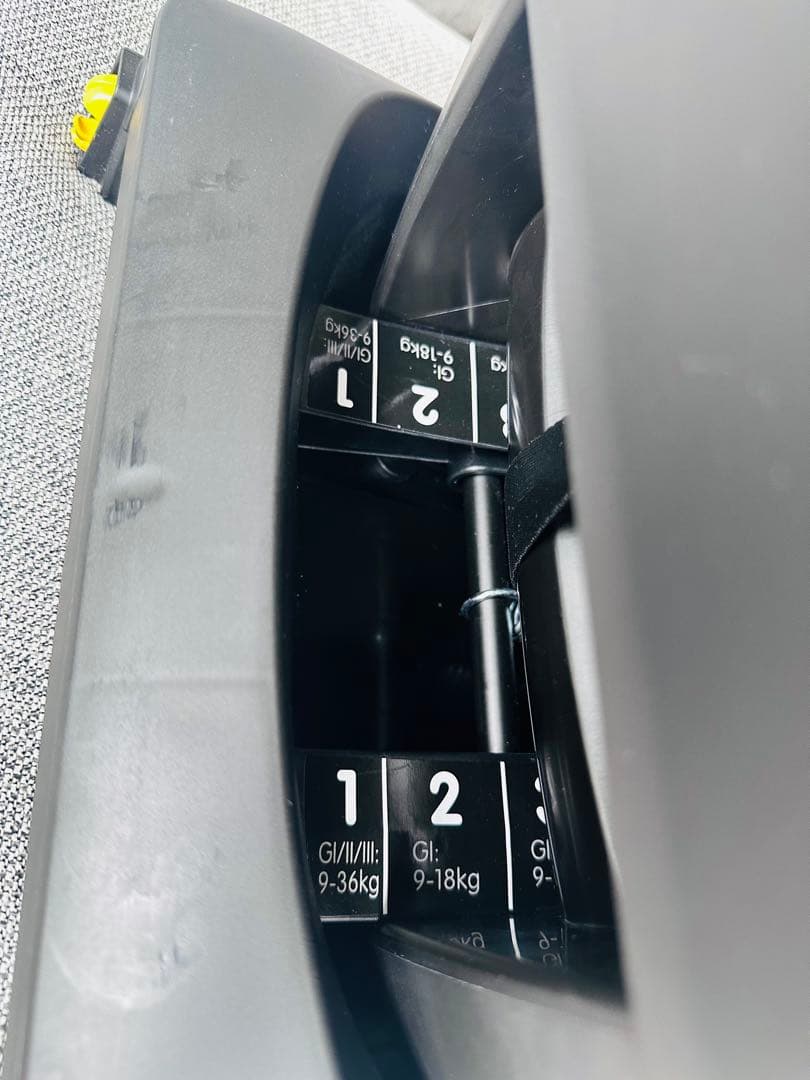 にし　Titan Pro 車用チャイルドシート ブラック