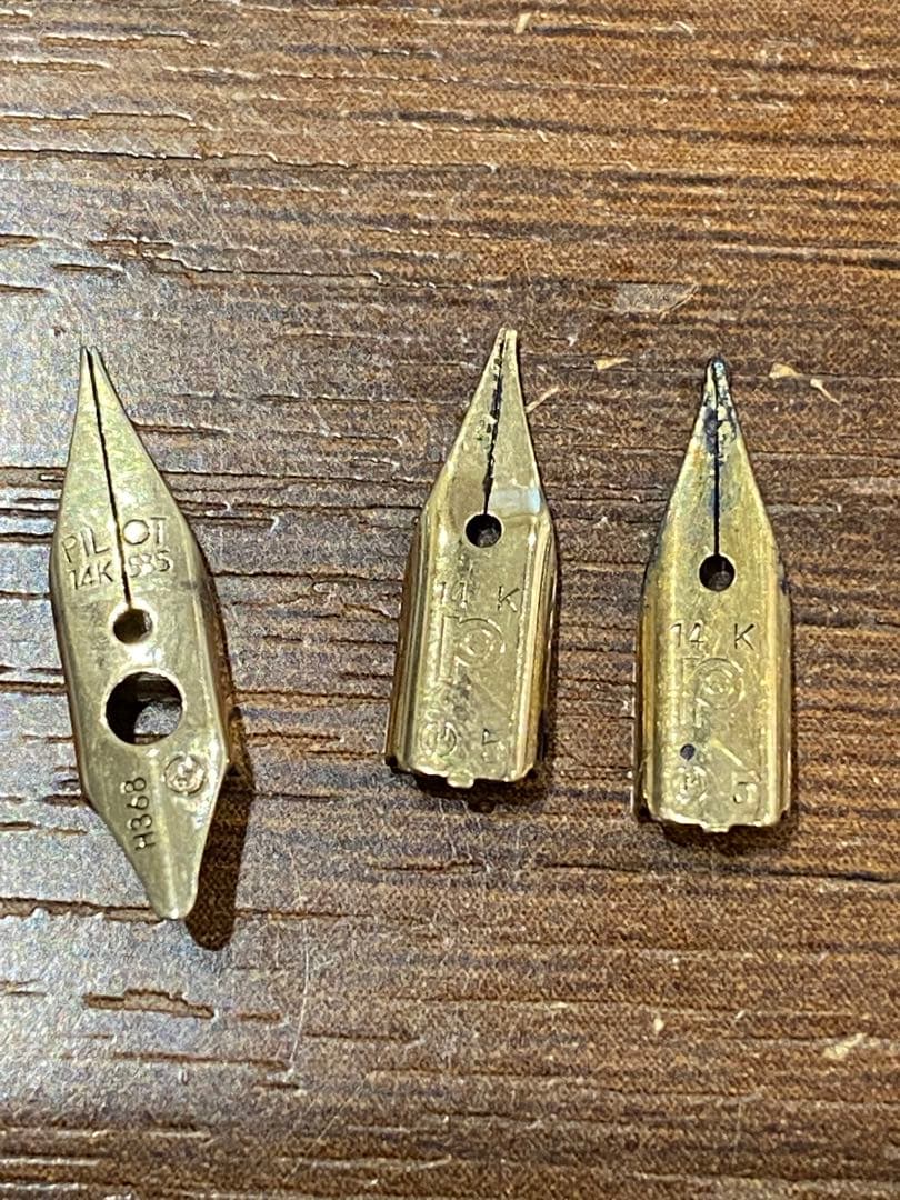 ゴールド14K 万年筆のペン先4本分ニブ　1.0g