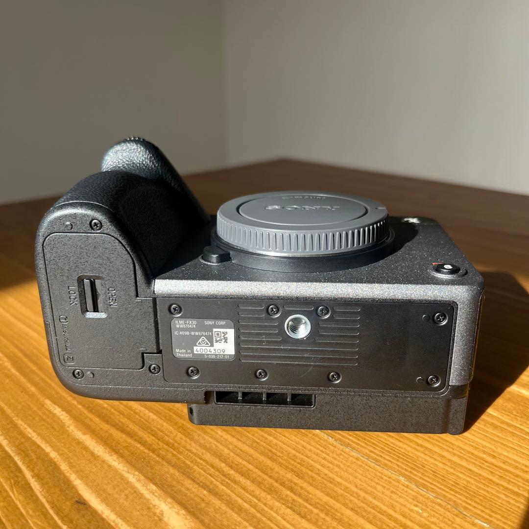 Sony FX30 (バッテリー2個付き-SONY NP-FZ100)