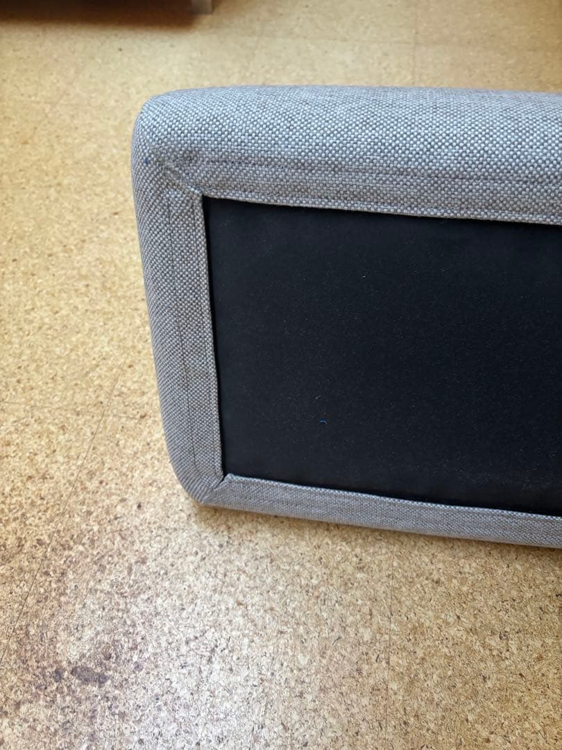 カリモク　滑り止め付きの置きクッション