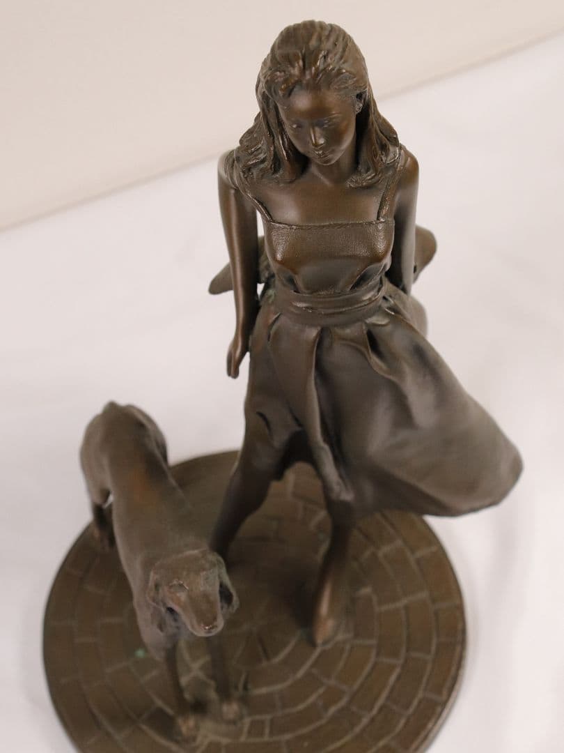 高岡銅器 ブロンズ像「街角」高さ33cm 美人像 女性 犬 洋風置物 M879