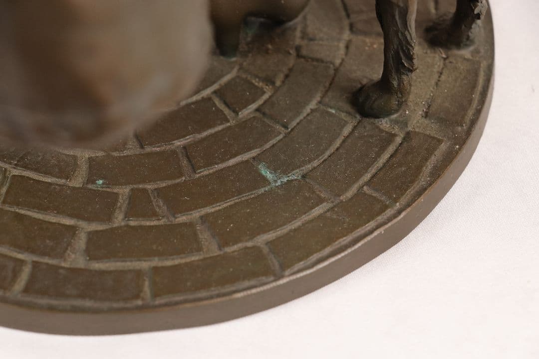 高岡銅器 ブロンズ像「街角」高さ33cm 美人像 女性 犬 洋風置物 M879