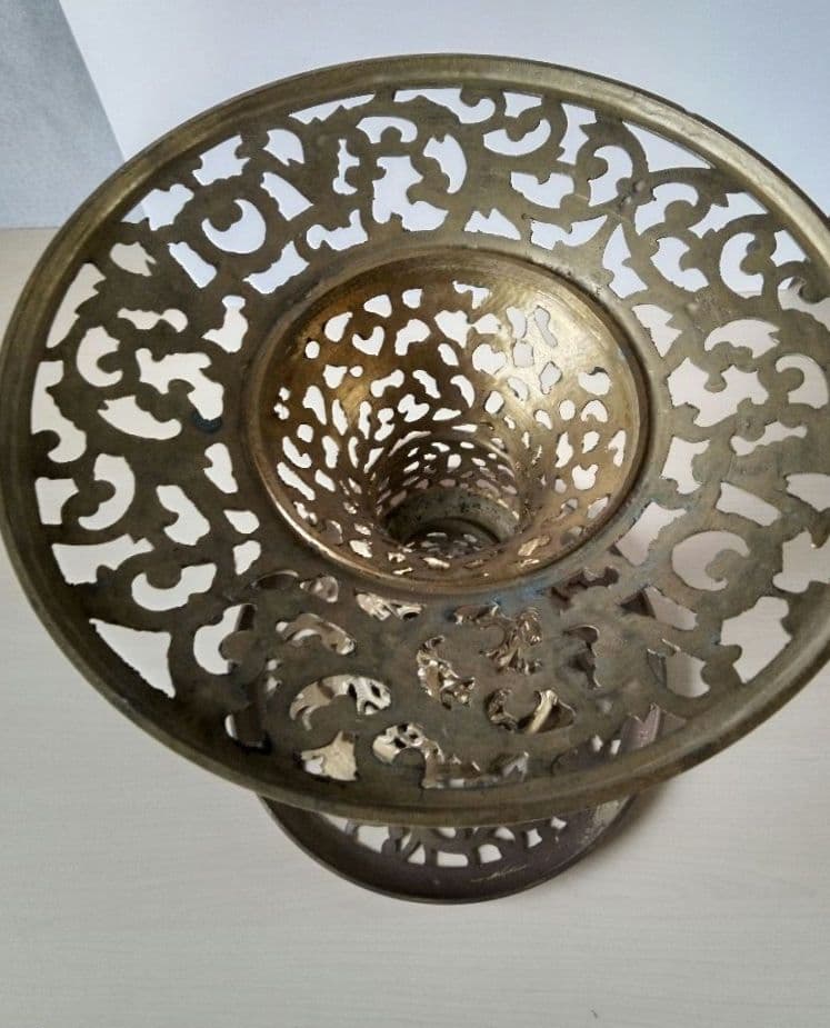 ヴィンテージ装飾の真鍮製　透かし彫り　サイドテーブル　プラントスタンド