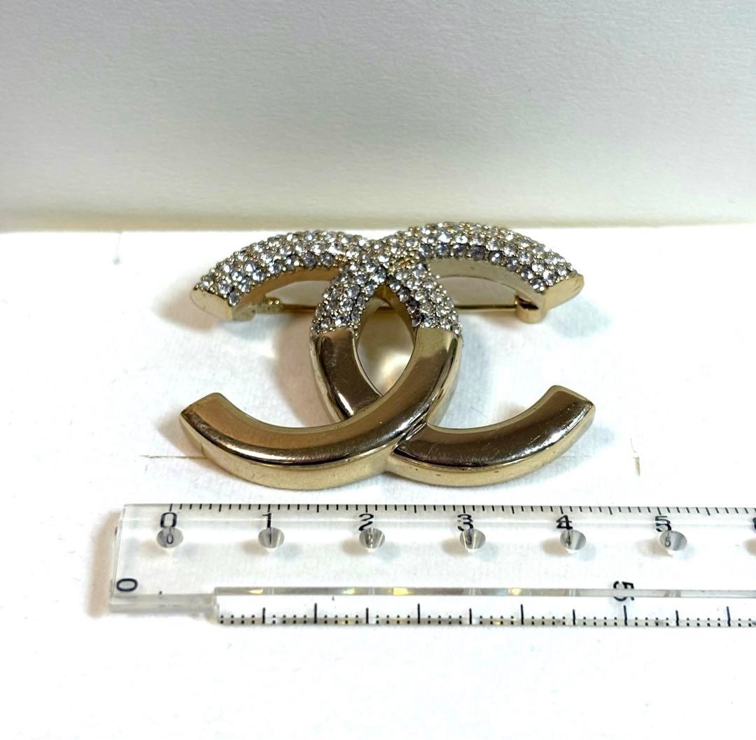 CHANEL ゴールド ブローチ ココマーク　ロゴ　ラインストーン