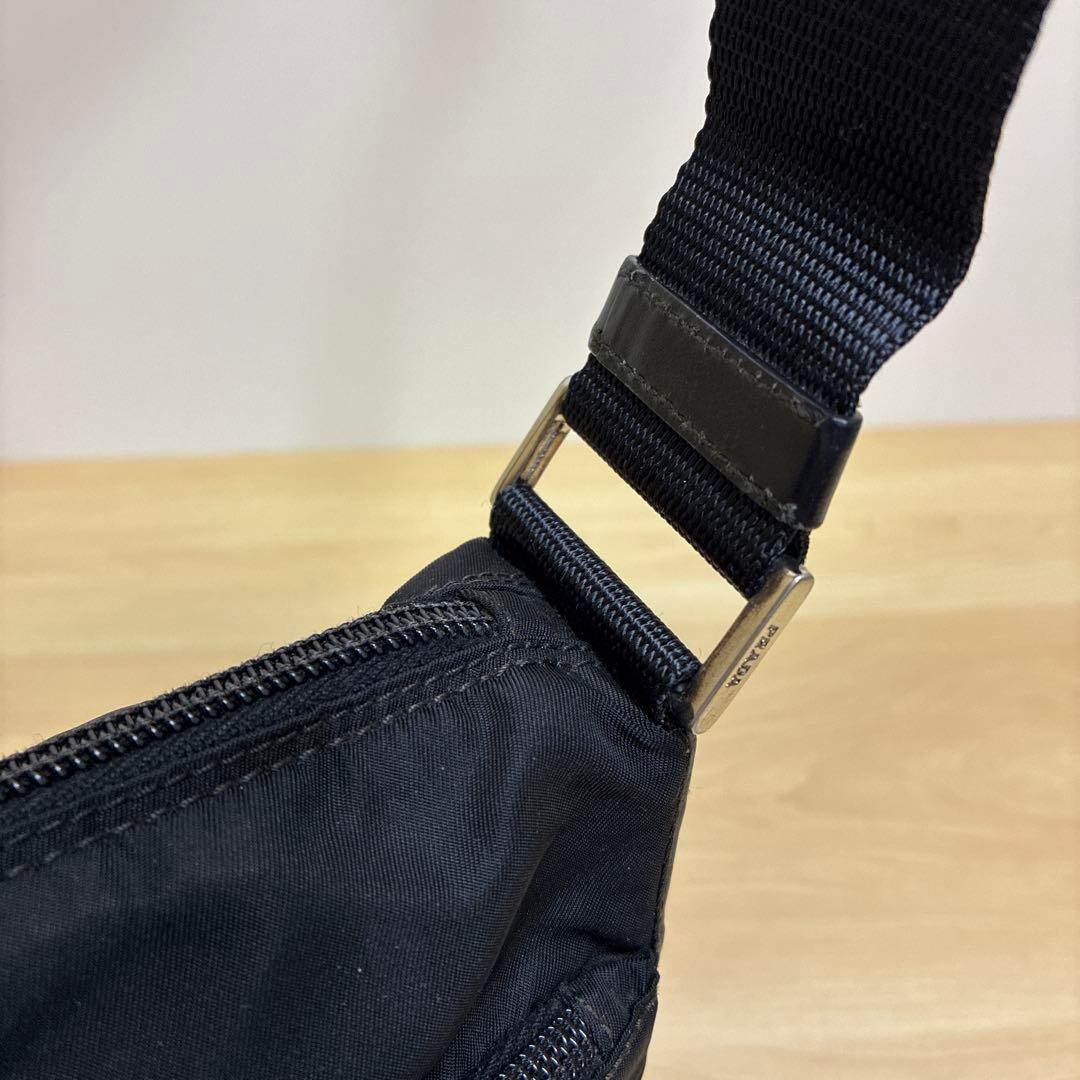 PRADA プラダ　ショルダーバッグ　ナイロン　ブラック　BT0421