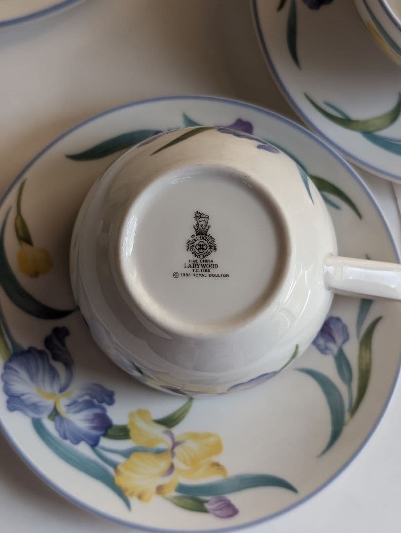 （押しAE）  花柄カップとプレートの食器セット