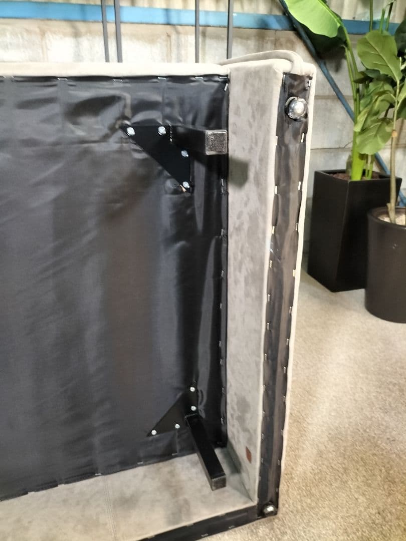 ト*ラ様 肩肘ソファ クッション付き カウチ 幅165cm モデルルーム展示品