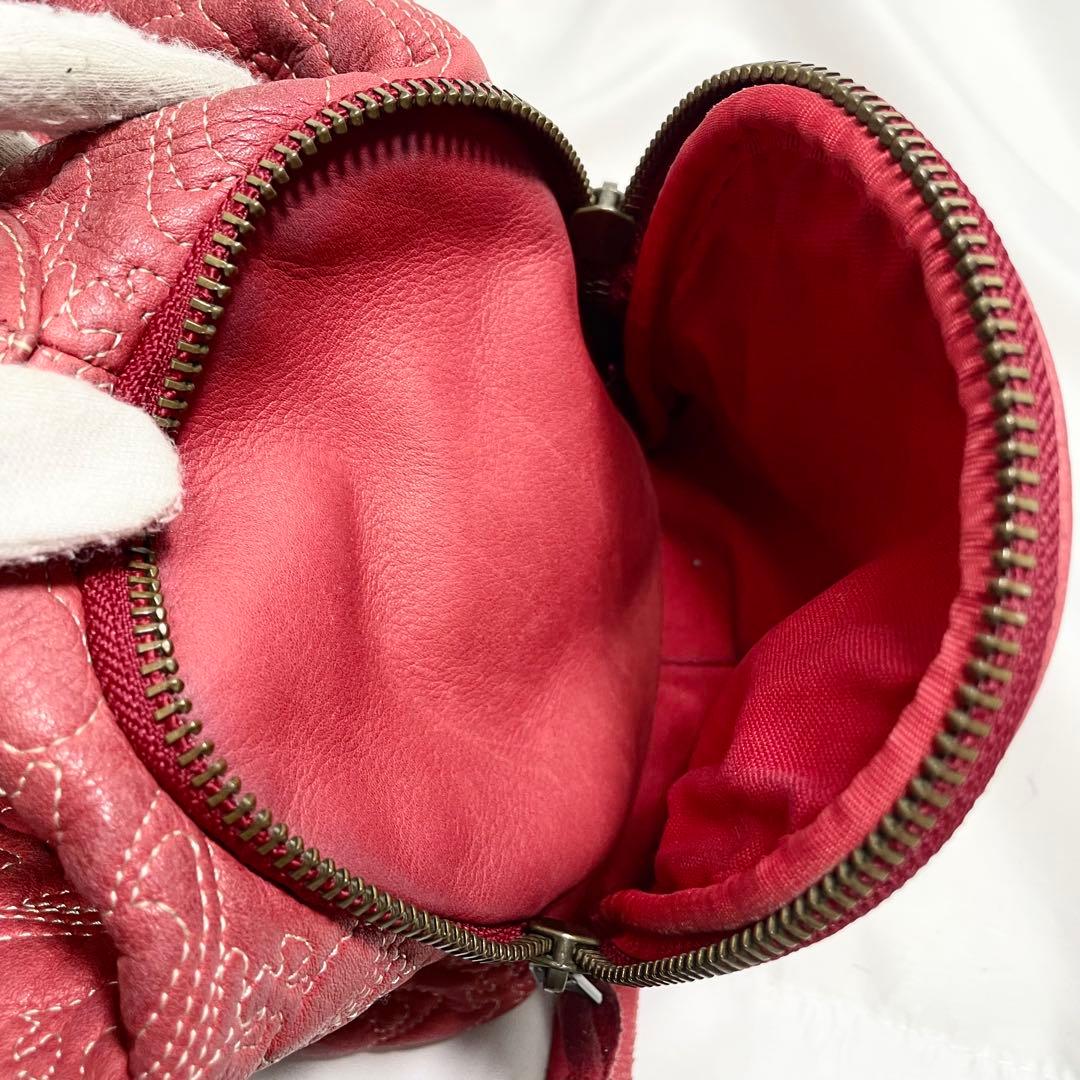 ヴィヴィアンウエストウッド ワンショルダーバッグ ロゴ 型押し 総柄 多機能 赤