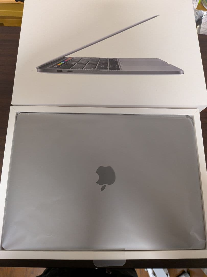 充電141回MacBook Pro 2020 13.3インチ i5 256GB