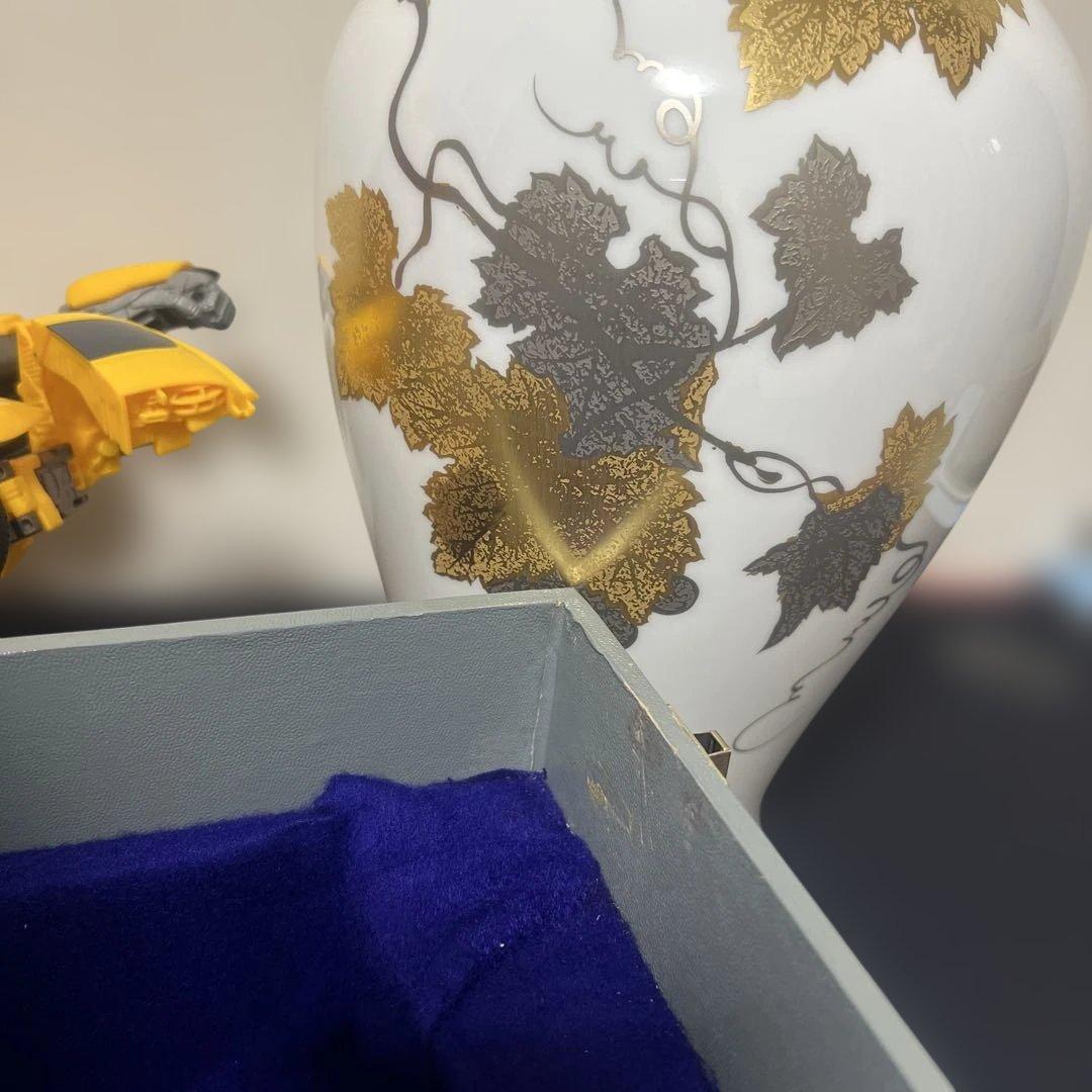 宮内庁御用達　大倉陶園　金蝕葡萄　花瓶36cm