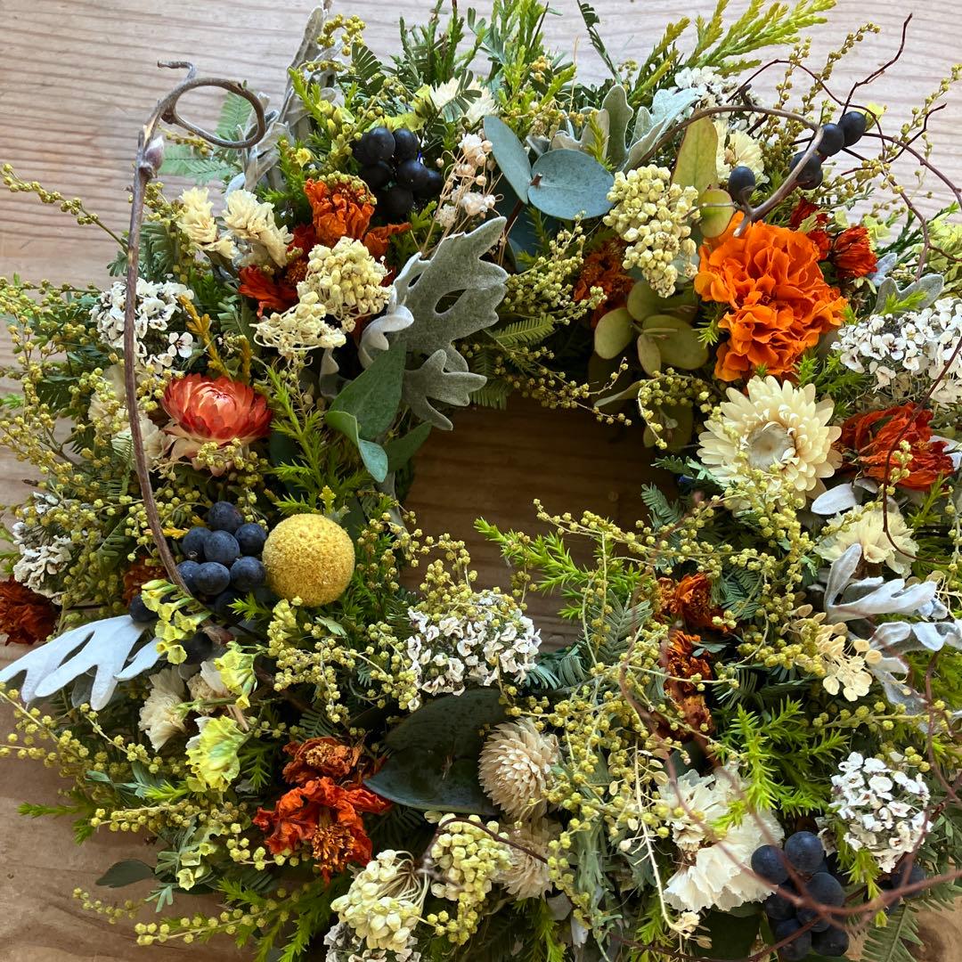 オーレアミモザの蕾とイエローのリース　春　クラスペディア　アリッサム