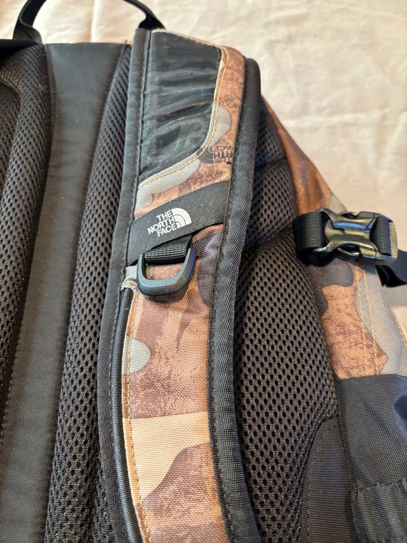THE NORTH FACE HOT SHOT カモフラージュリュック