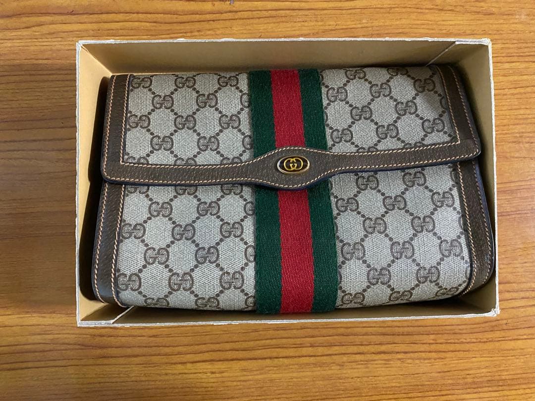 GUCCI GGキャンバスクラッチバッグ 箱付き