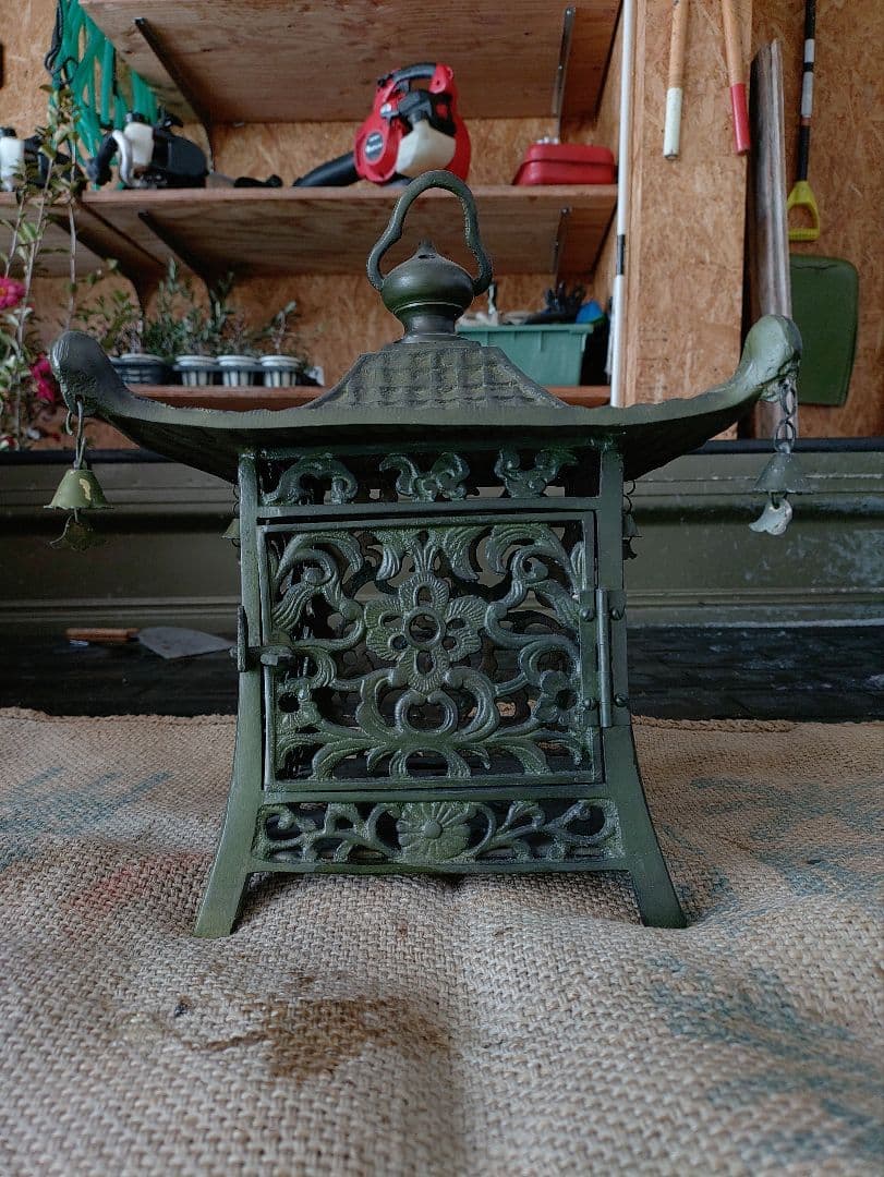 吊り灯籠　唐草紋　　アンティーク　雑貨　骨董　吊灯籠　灯り　照明　庭　インテリア