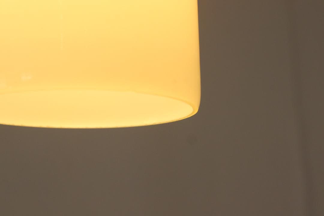 レトロ ペンダントライト 照明 吊り下げ ガラス シェード 白 ヴィンテージ