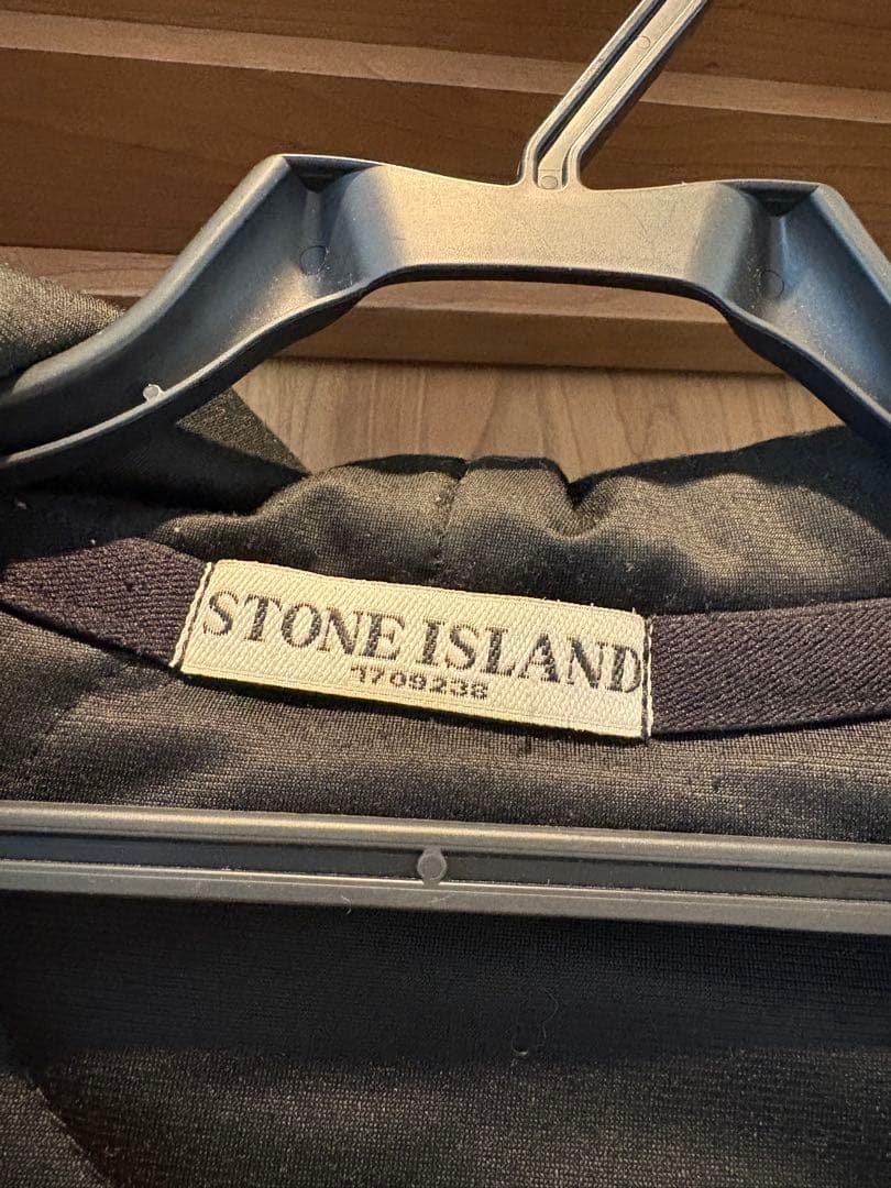 STONE  フード付きブラックジャケット