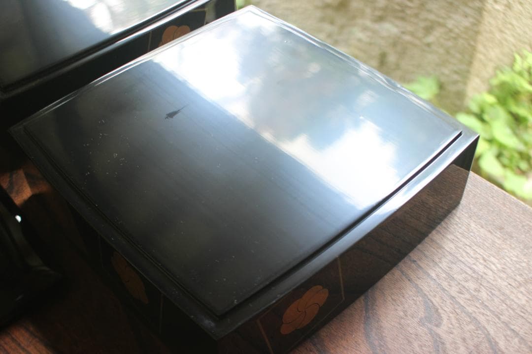 デッドストック！上質内朱黒漆に優美な梅蒔絵の映える二段重（検輪島塗重箱お重