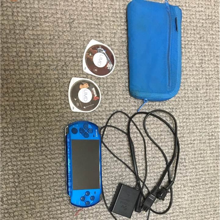 PSP(ケース＋充電器付)＋ソフト２つ
