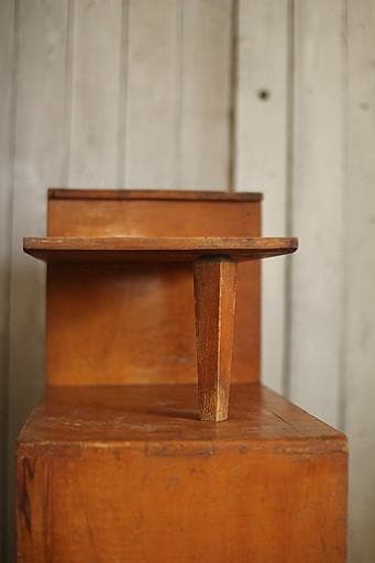 古い小ぶりな木枠ガラス戸棚　収納棚　食器棚　キャビネット　古家具