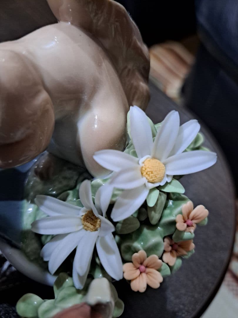 リヤドロ　リスとカタツムリ