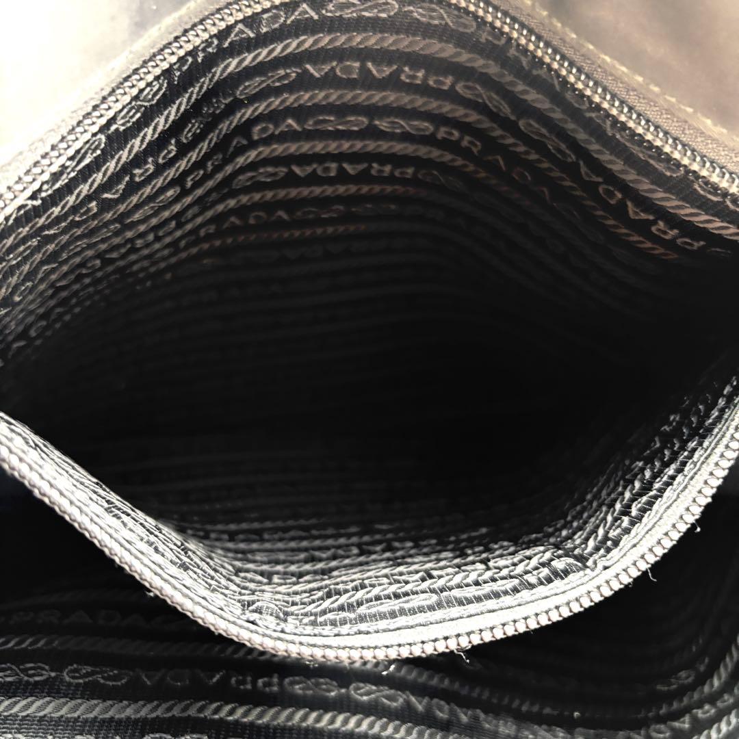 極美品 プラダ ショルダーバッグ フラップ 三角ロゴ 白タグ 斜め掛け ブラック