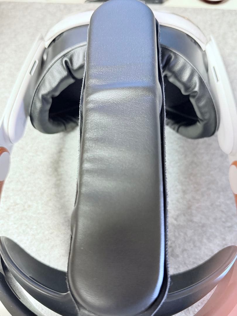 【特注ケース・周辺機器付き・美品】 Quest 3