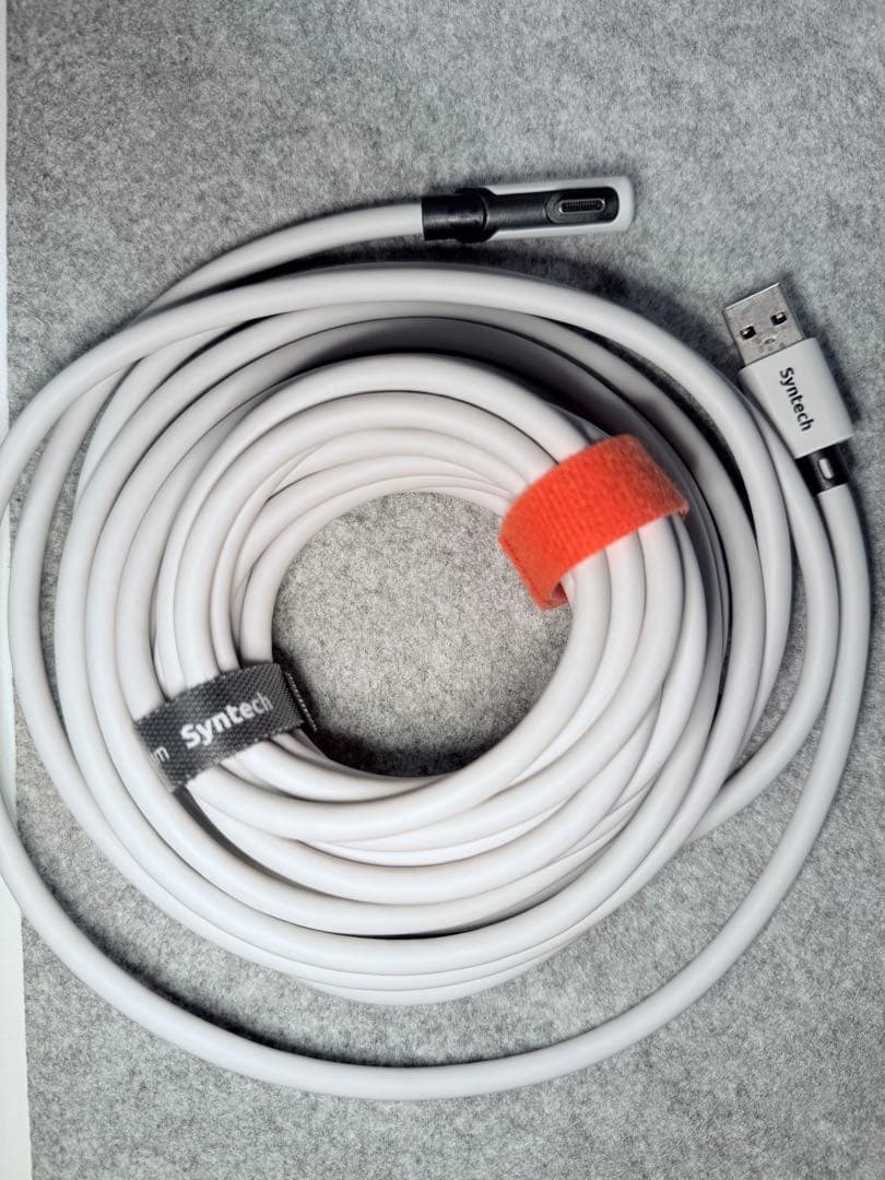 【特注ケース・周辺機器付き・美品】 Quest 3