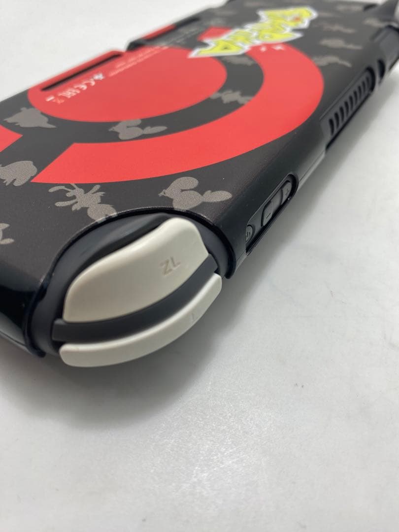 Nintendo Switch Lite Pikachuデザイン