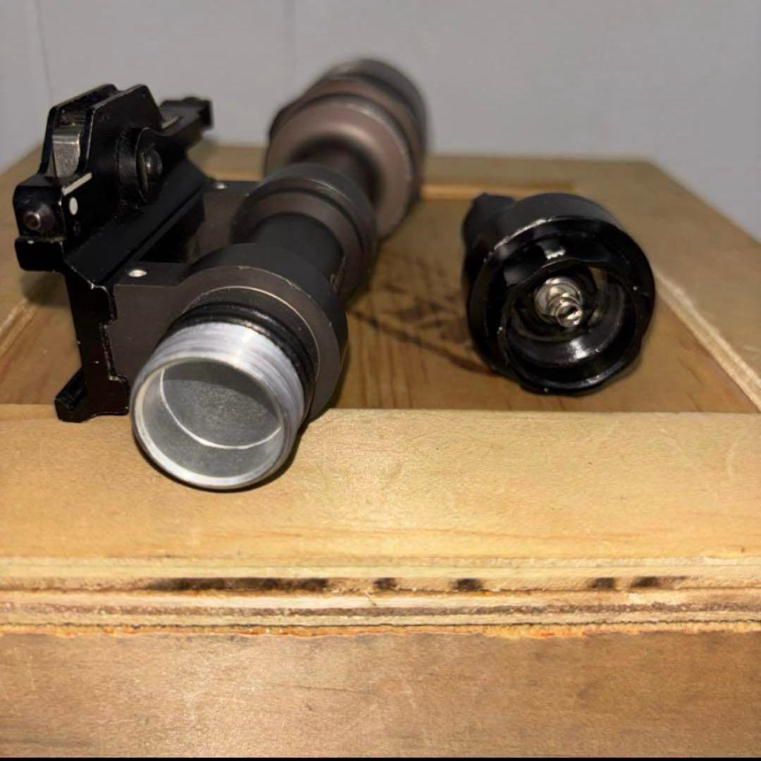 米軍実物　SUREFIRE M962 WEAPON LIGHT SYSTEM