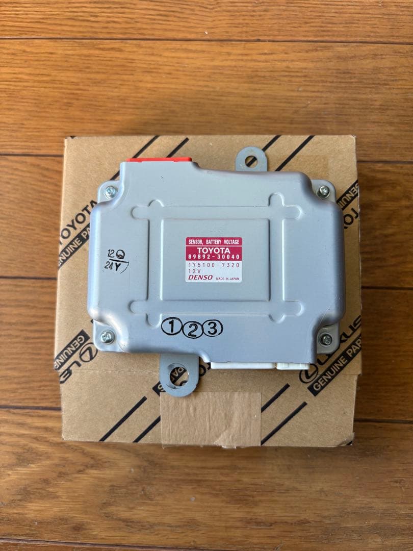 AWS210系クラウンHVハイブリッドボルテージセンサー　89892-30040