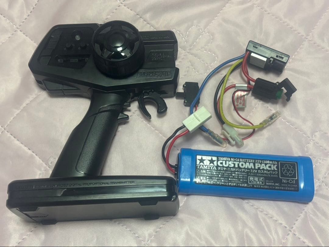 タミヤTT01ファイスペセトTRE01受信機とESCが一体型バッテリー充電器付き