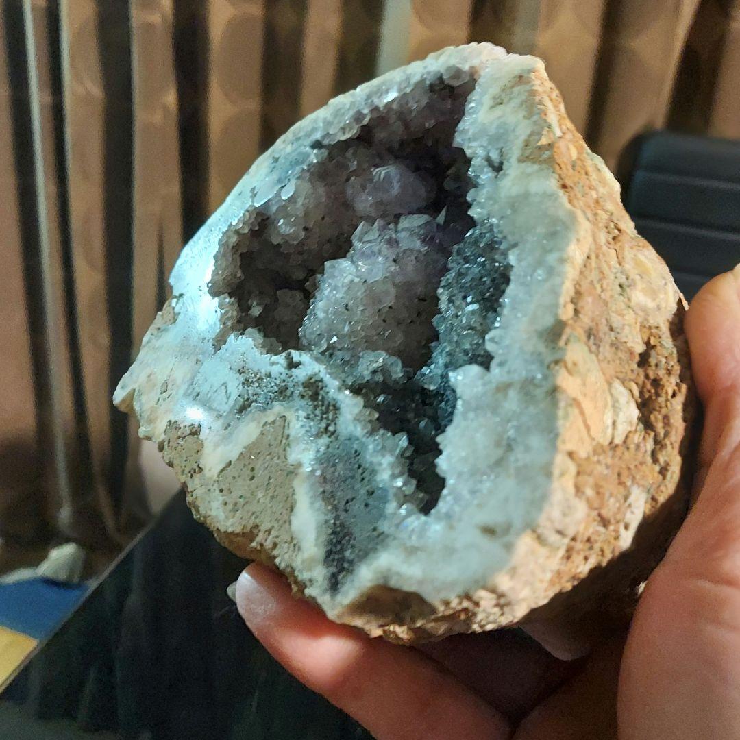 大きい！ 中に結晶モコモコ♪ 約2キロ ジオードドーム 原石 1面磨き 302