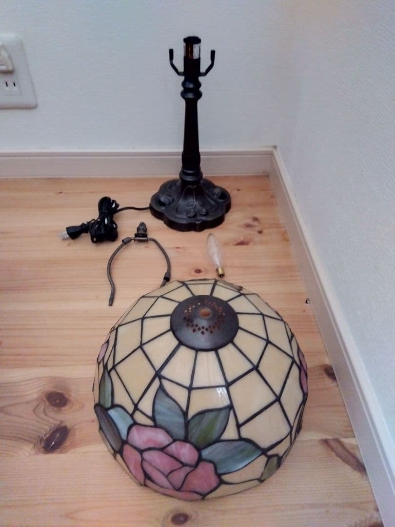 ★ティファニー調ランプ　ステンドグラス　テーブルランプ