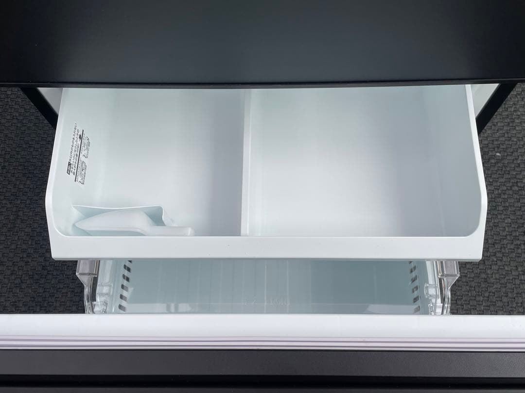 使用1年未満　東芝3ドア冷蔵庫　GR-V33SC　326L　2024年製
