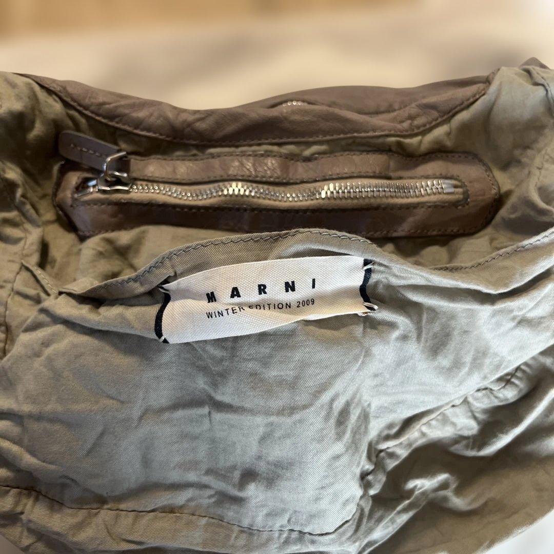 MARNI スタッズ付きグレーショルダーバッグ