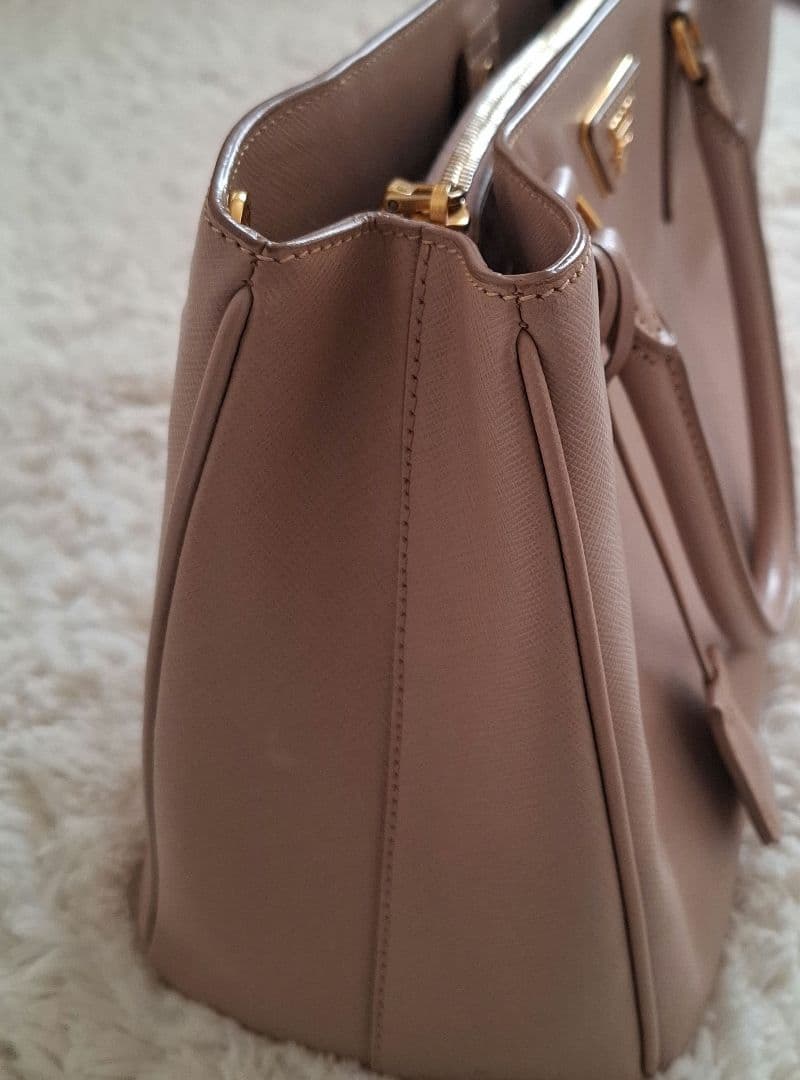 PRADAサフィアーノショルダーバッグ