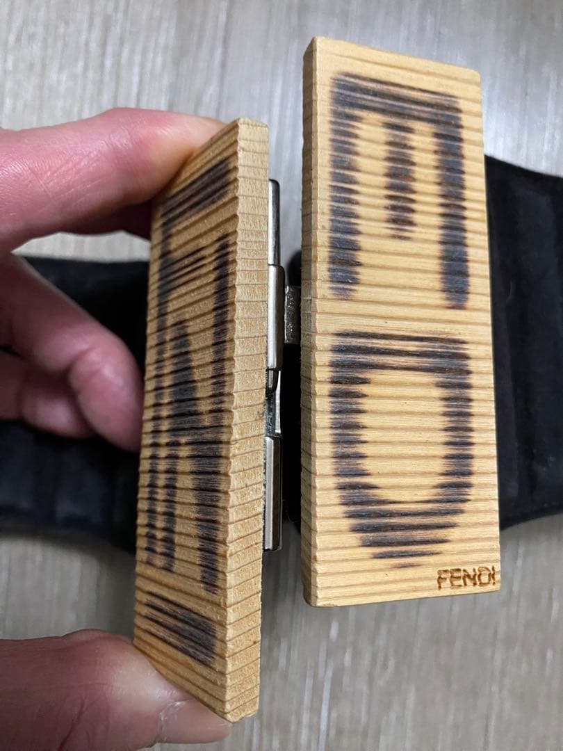 FENDI 幅広ベルト　スウェード　ウッド　木製　ロゴ　レディース