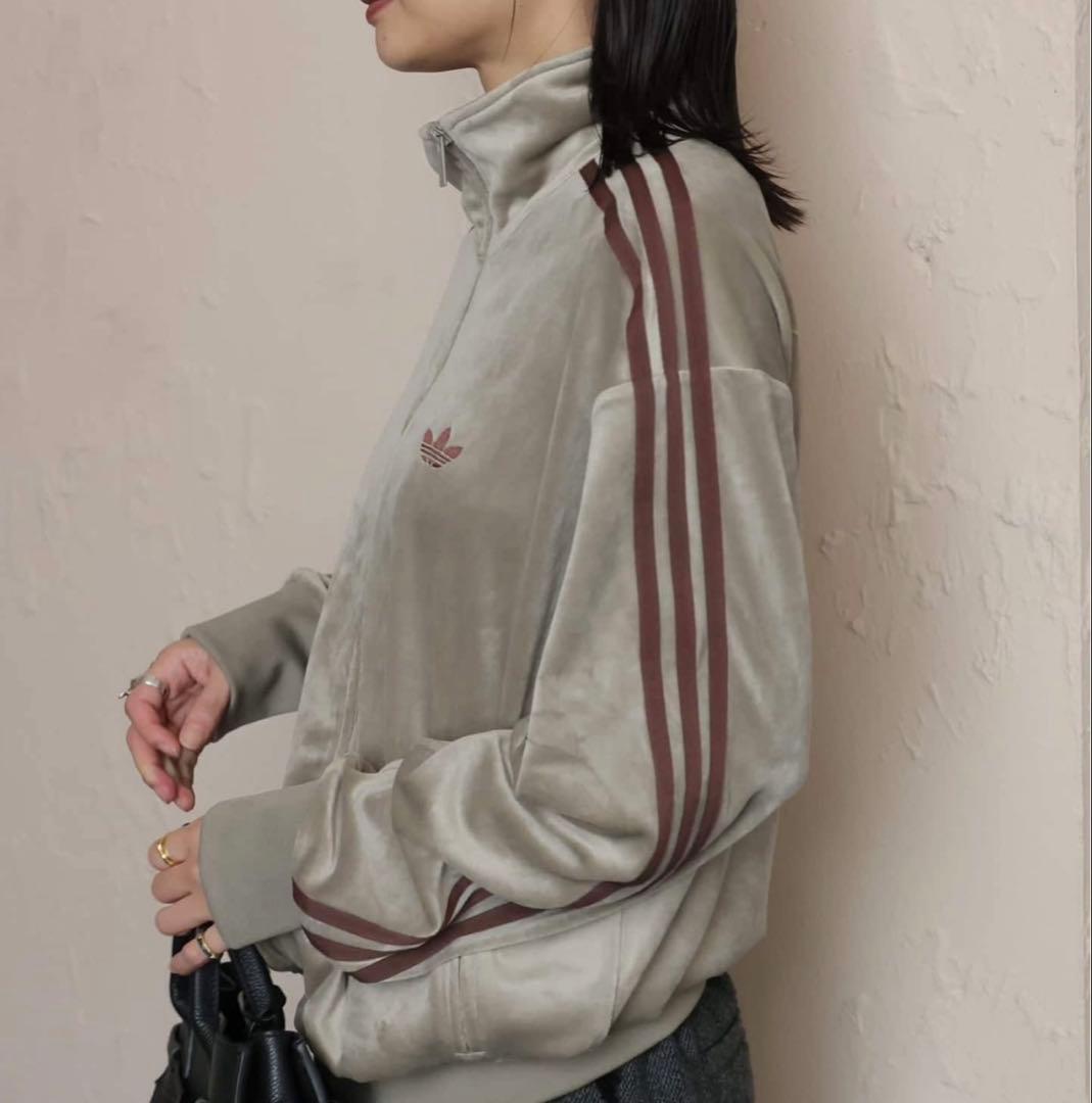 新品XL◼️アディダス　ベロアトラックトップ ベージュ　ジャーナルスタンダード