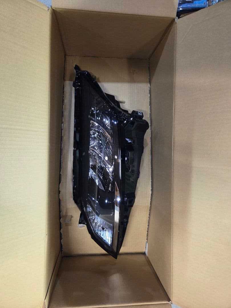 日産E13ノート左側ハウジングヘッドランプ