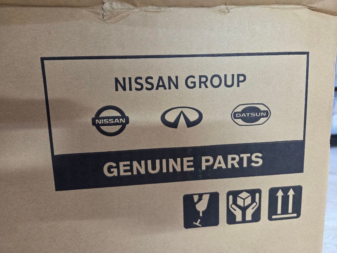 日産E13ノート左側ハウジングヘッドランプ